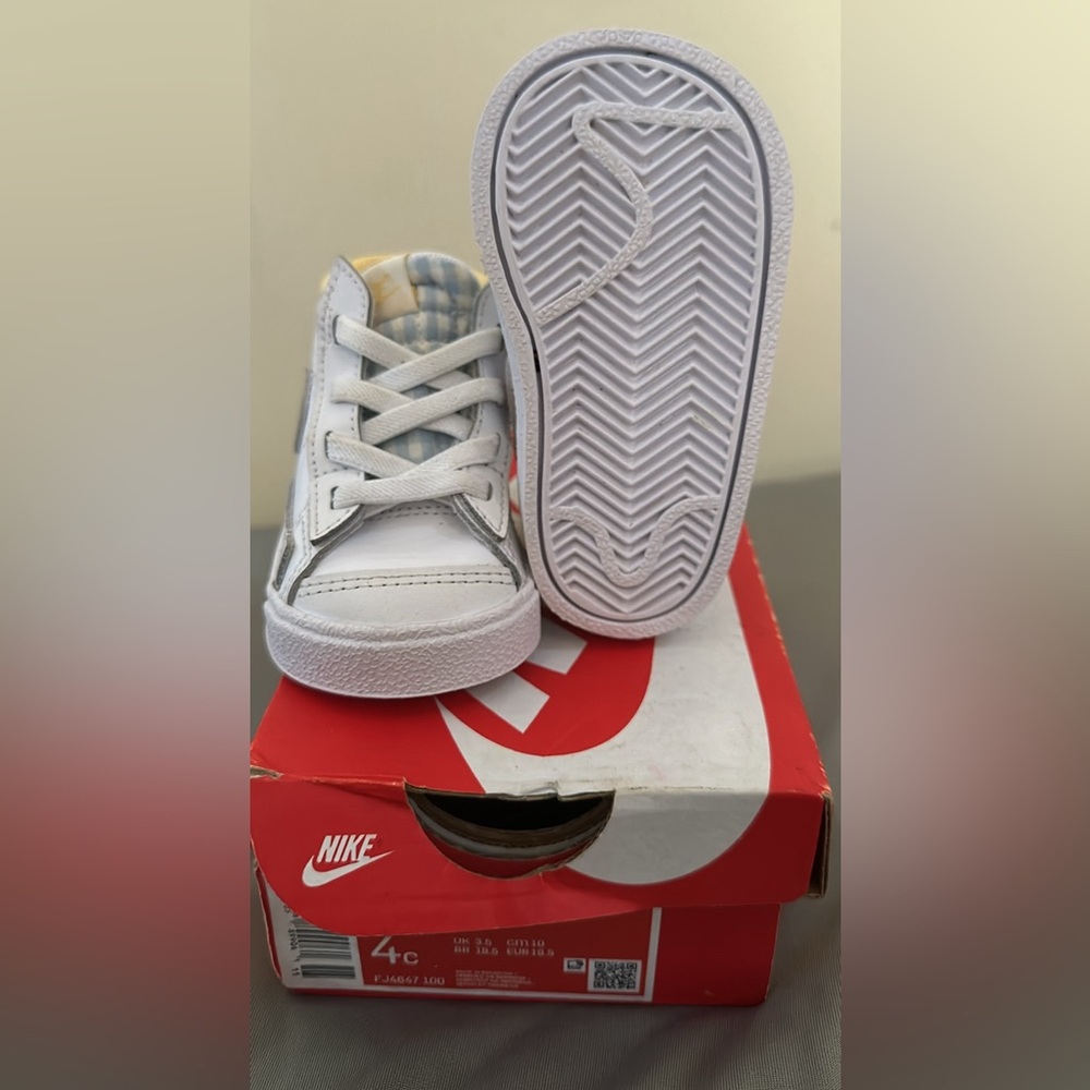 Nike blazer size 4C( read description pls )